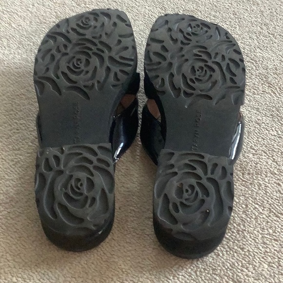 Taryn Rose sandals - Picture 9 of 10